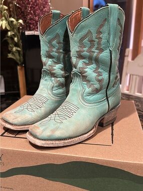 Tanner Mark girls turquoise boots